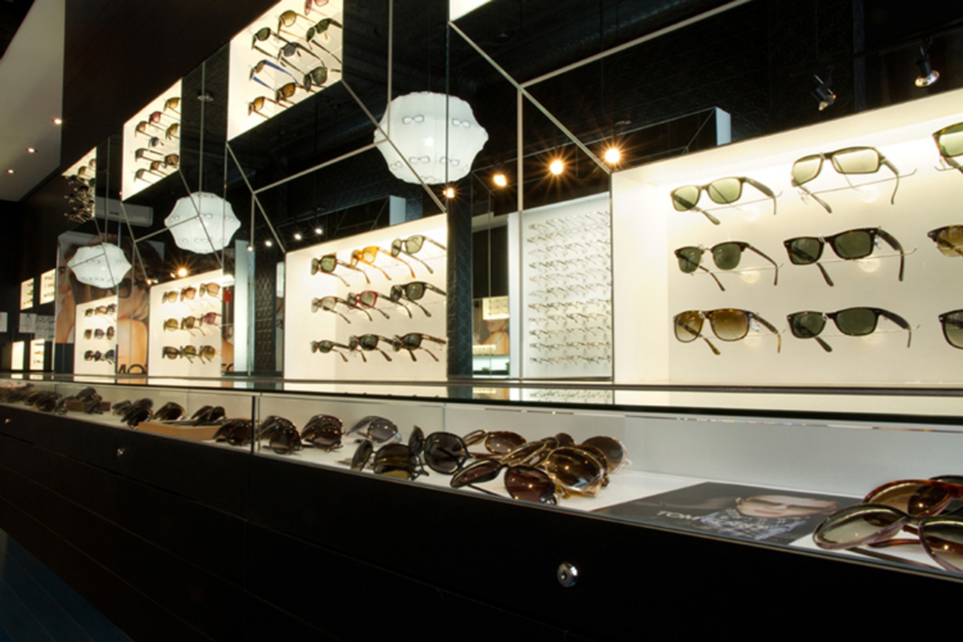 Lunetterie T'As Vu Optique — Plateau eyewear store interior design